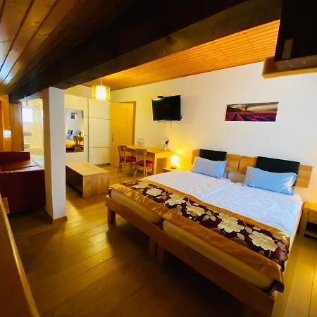 Qi-Lin Hotel Restaurant Ayer Экстерьер фото