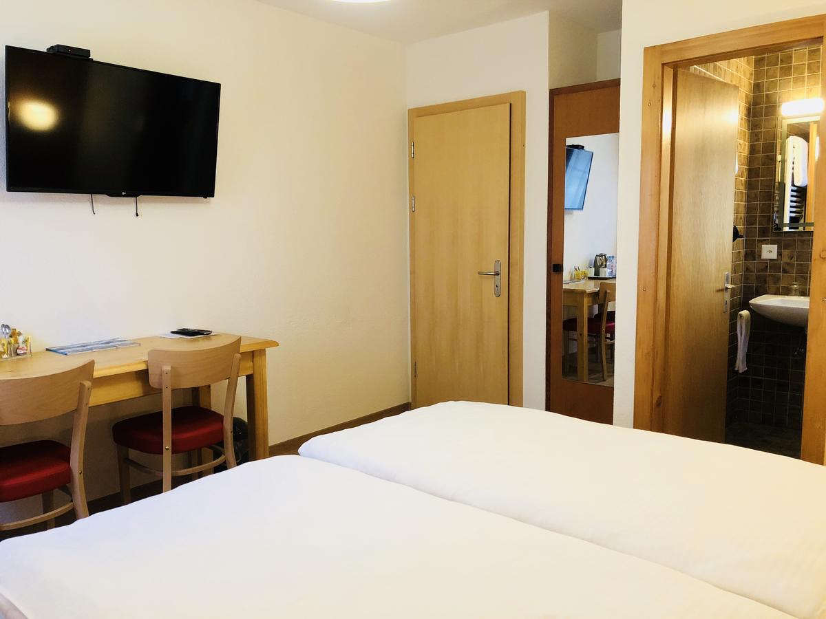 Qi-Lin Hotel Restaurant Ayer Экстерьер фото