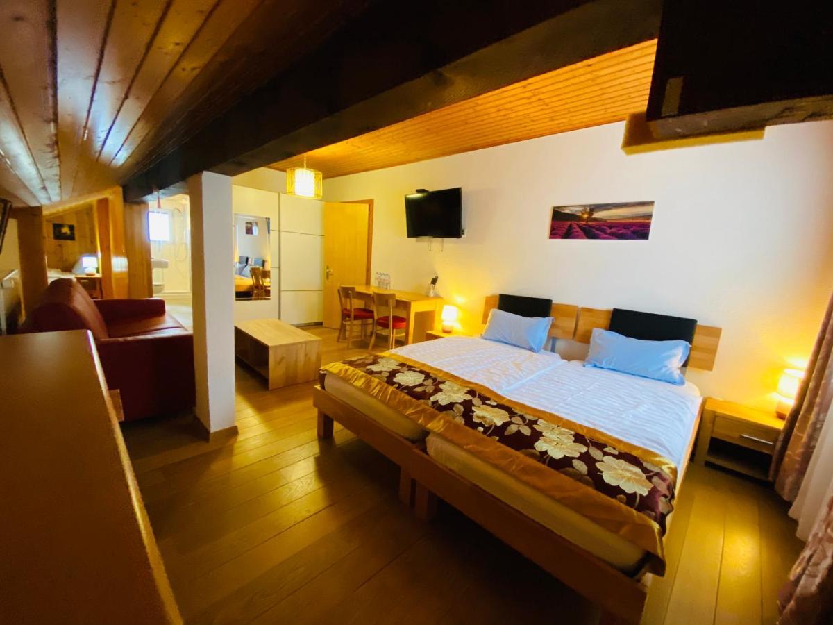 Qi-Lin Hotel Restaurant Ayer Экстерьер фото