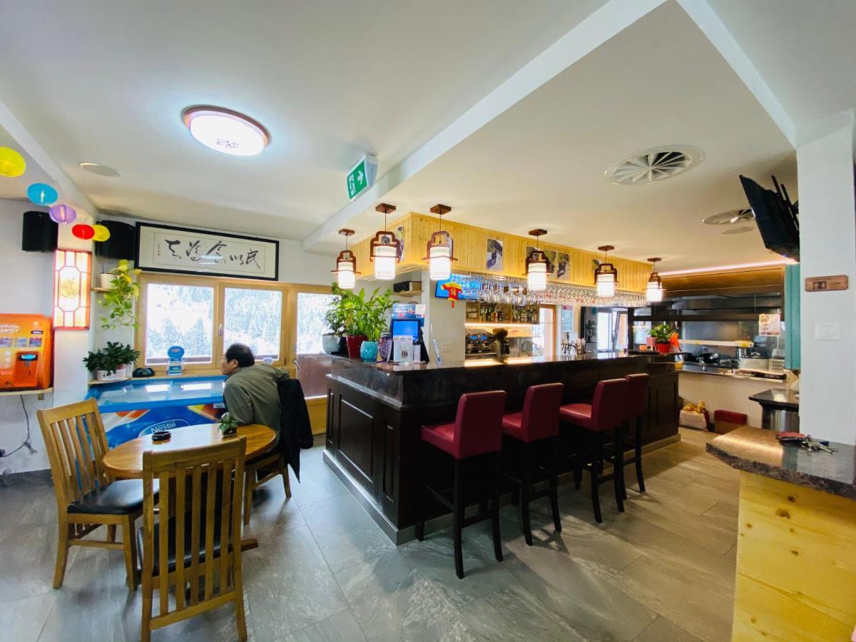 Qi-Lin Hotel Restaurant Ayer Экстерьер фото